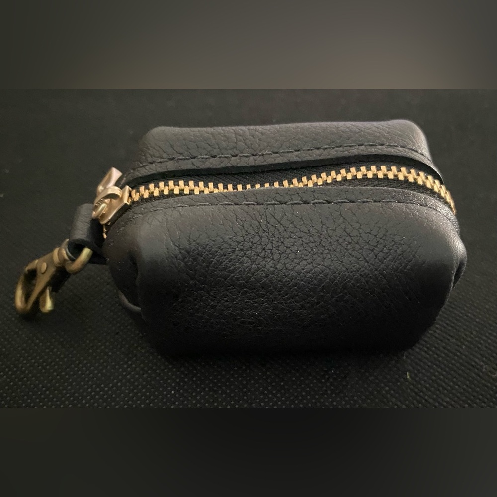 Portland Leather Goods Dopp Keychain - Pebble Black.